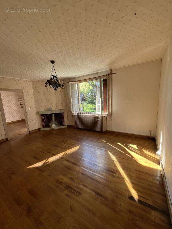 Maison de 73m² à rénover avec son bel espace extérieur - Montpon - photo 2