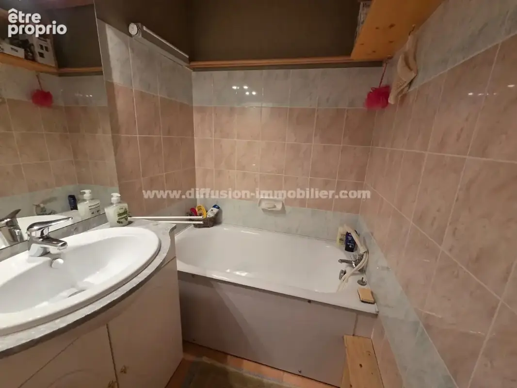 Studio - le sauze avec parking cave et box - photo 5