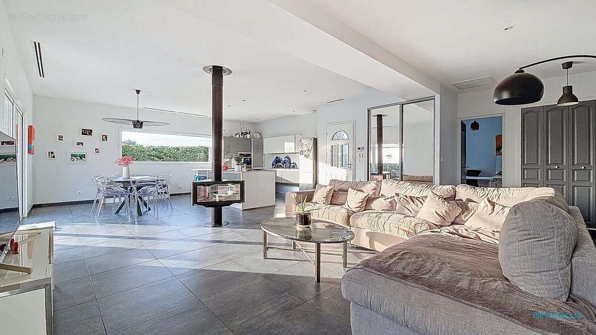 Maison à REVENTIN-VAUGRIS