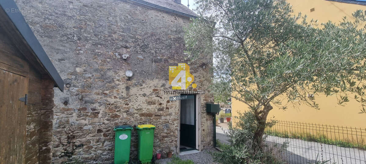 Maison à LA CHAPELLE-DES-MARAIS