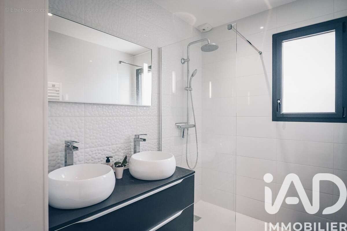 Maison 108 m² à Saint-Sebastien-Sur-Loire  - photo 6