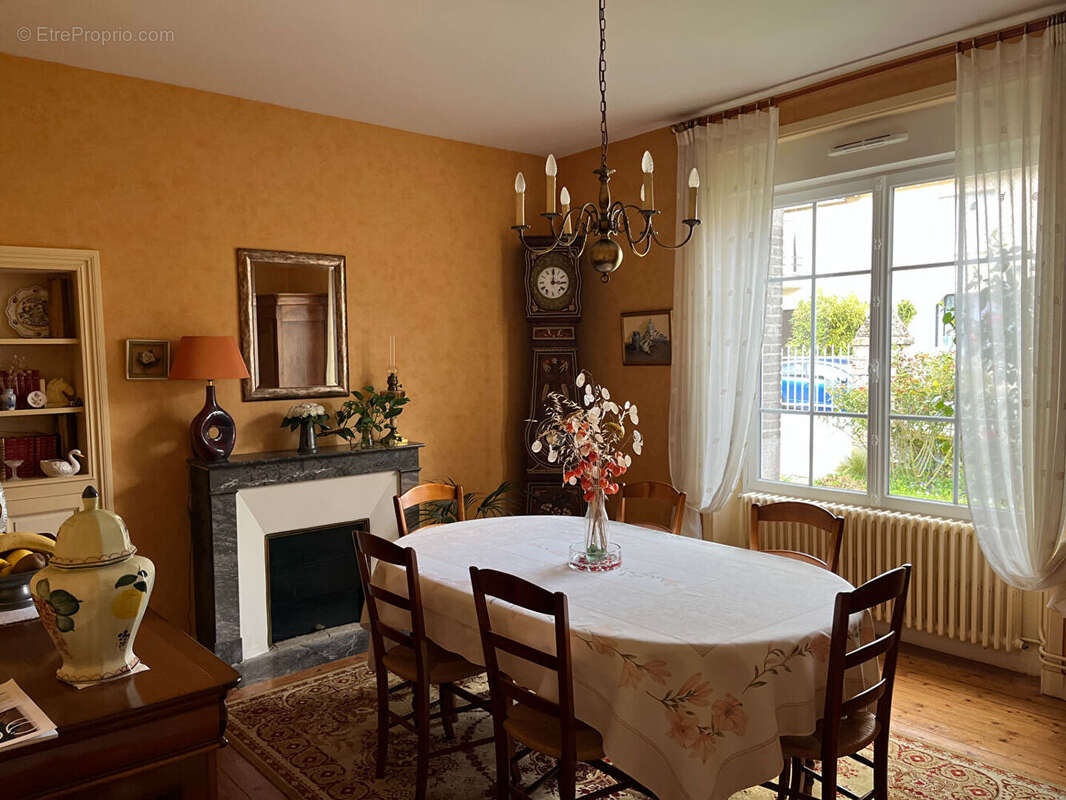 Maison à SAINT-ETIENNE-DU-BOIS