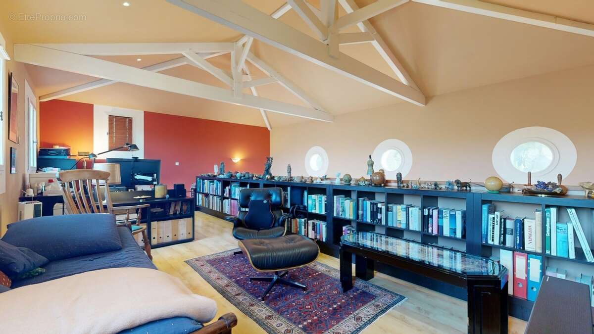 Grande-maison-secteur-calme--11192024_154725.jpg - Maison à SAINT-GERMAIN-DE-BELVES