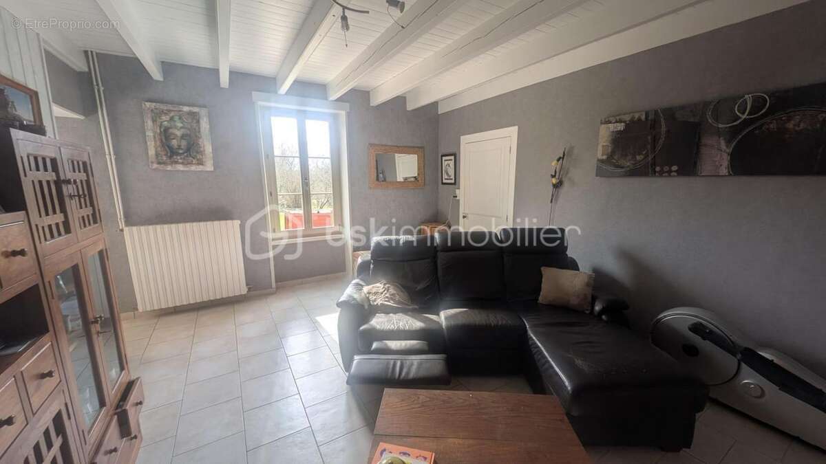 Maison à CHAMPDENIERS-SAINT-DENIS