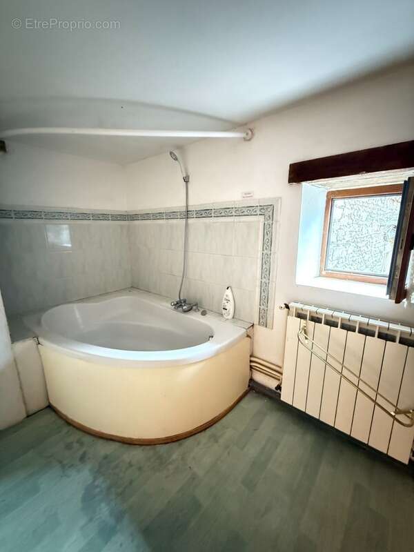 Maison à BUSSIERE-DUNOISE