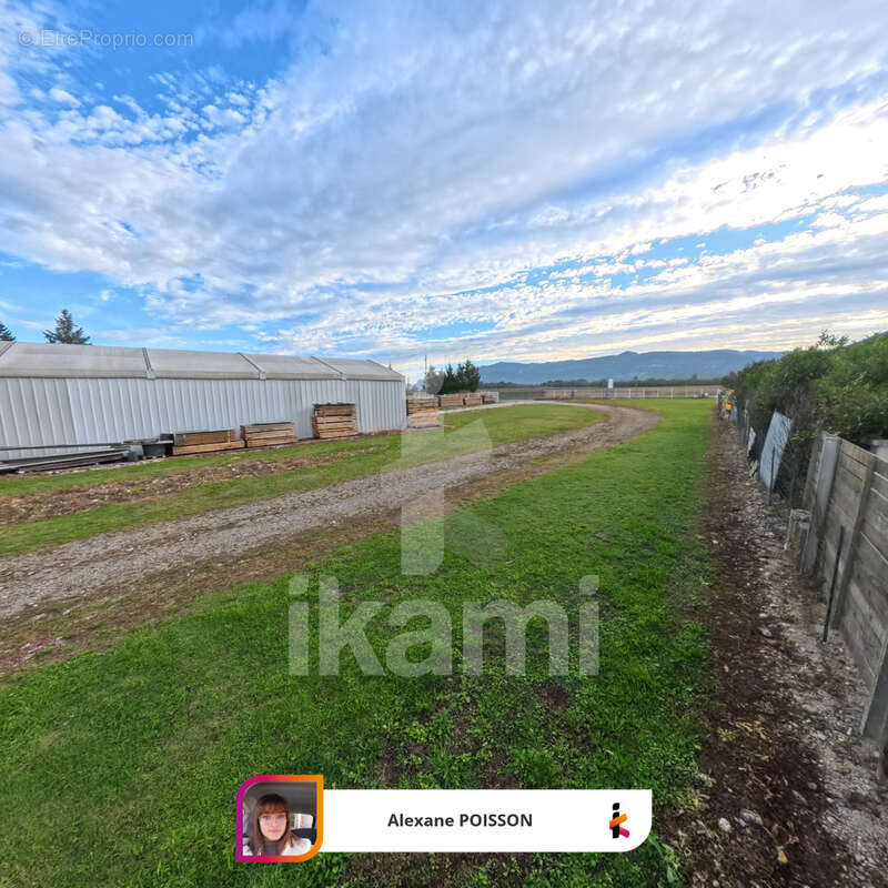 Terrain à SAINT-JUST-DE-CLAIX