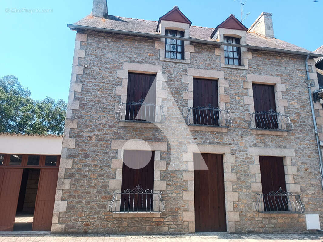 Maison à JUGON-LES-LACS