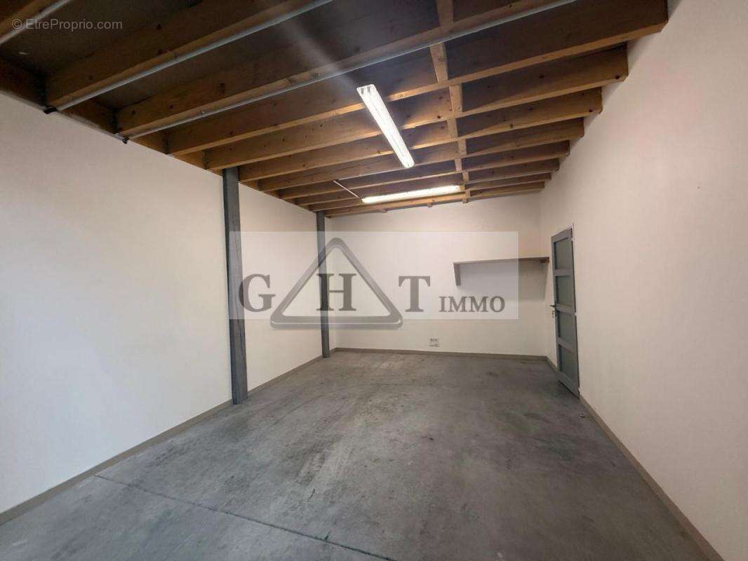 Commerce à LA VILLE-DU-BOIS