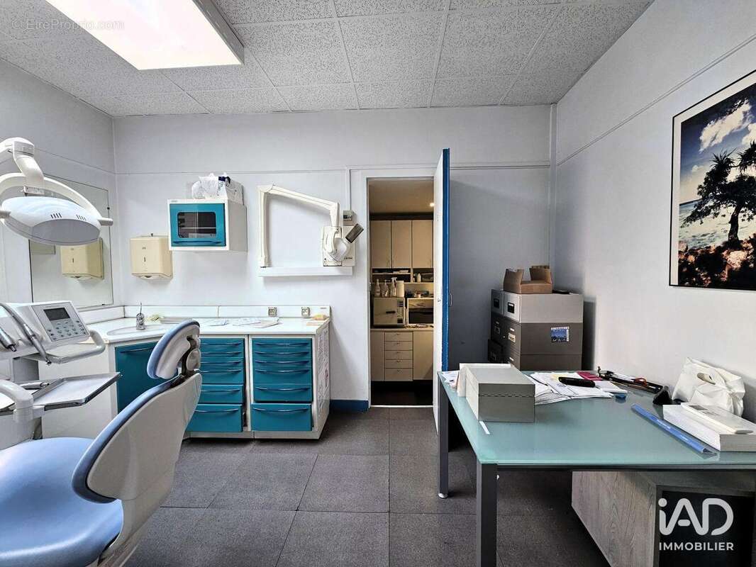 Photo 4 - Commerce à CACHAN