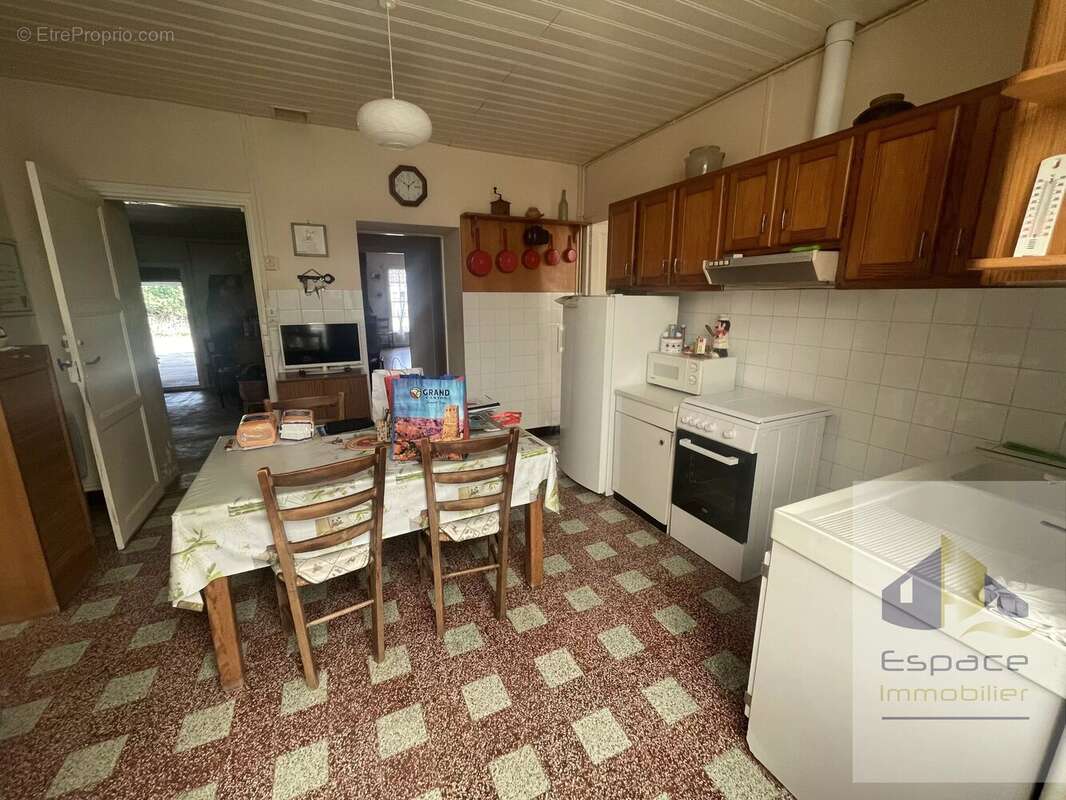 Maison à rénover à Aigrefeuille D'Aunis avec possibilité de division - photo 4