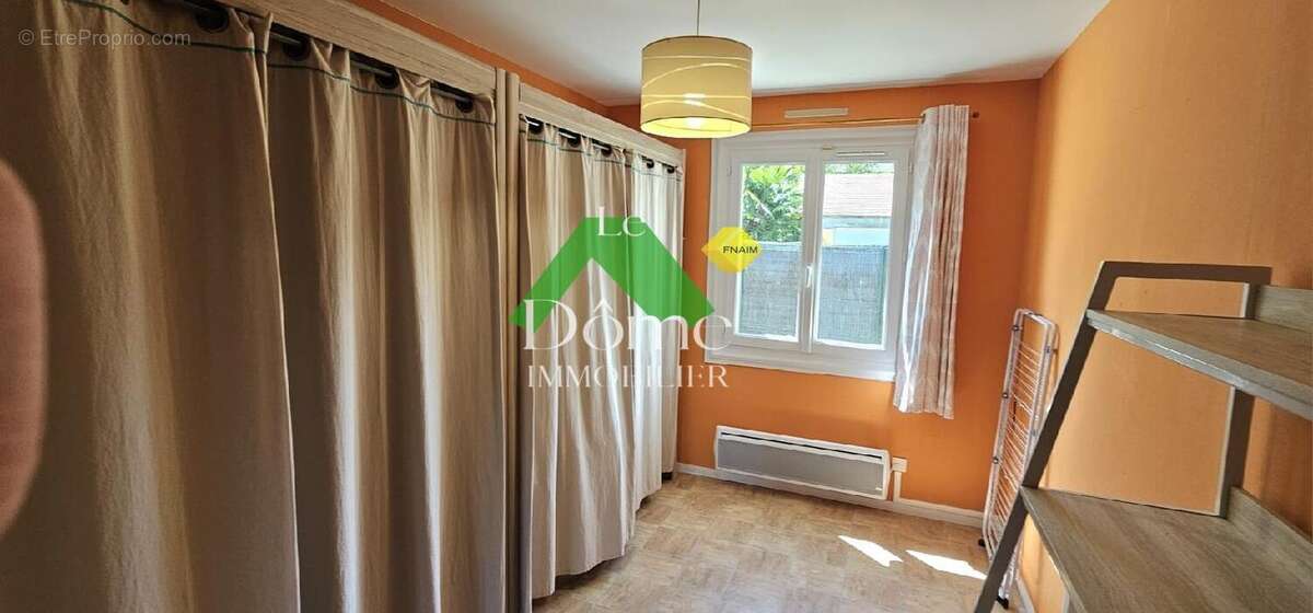 Maison à VALLANGOUJARD