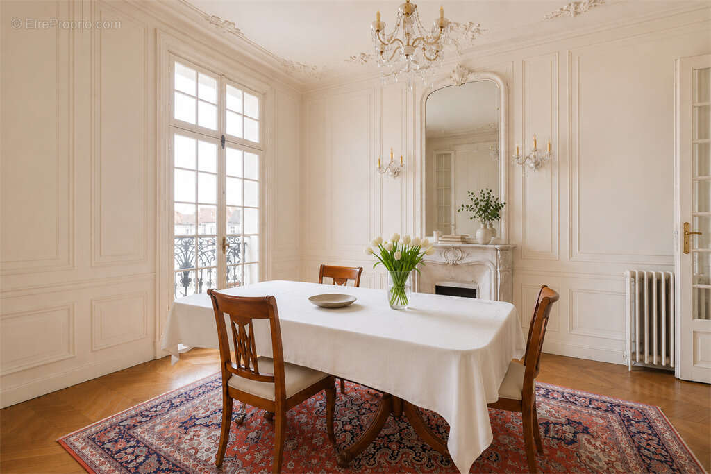 Appartement à PARIS-3E