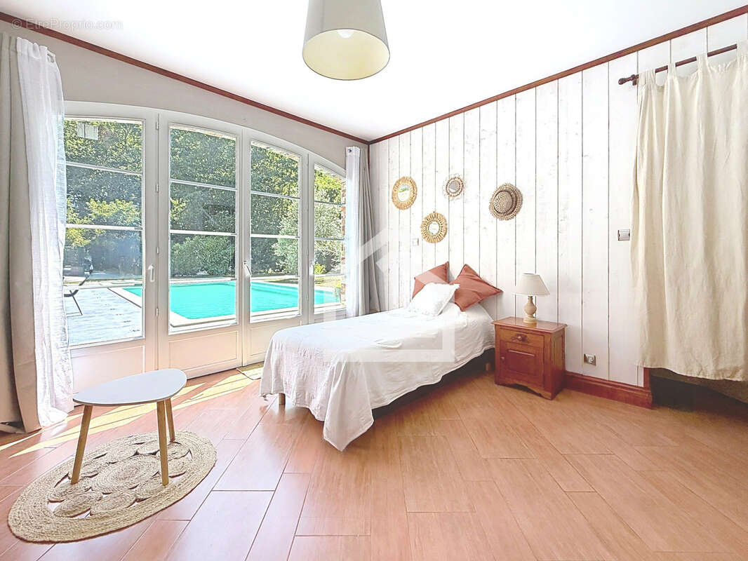 Élégante maison avec dépendance, parc paysager, piscine et au calme - photo 16