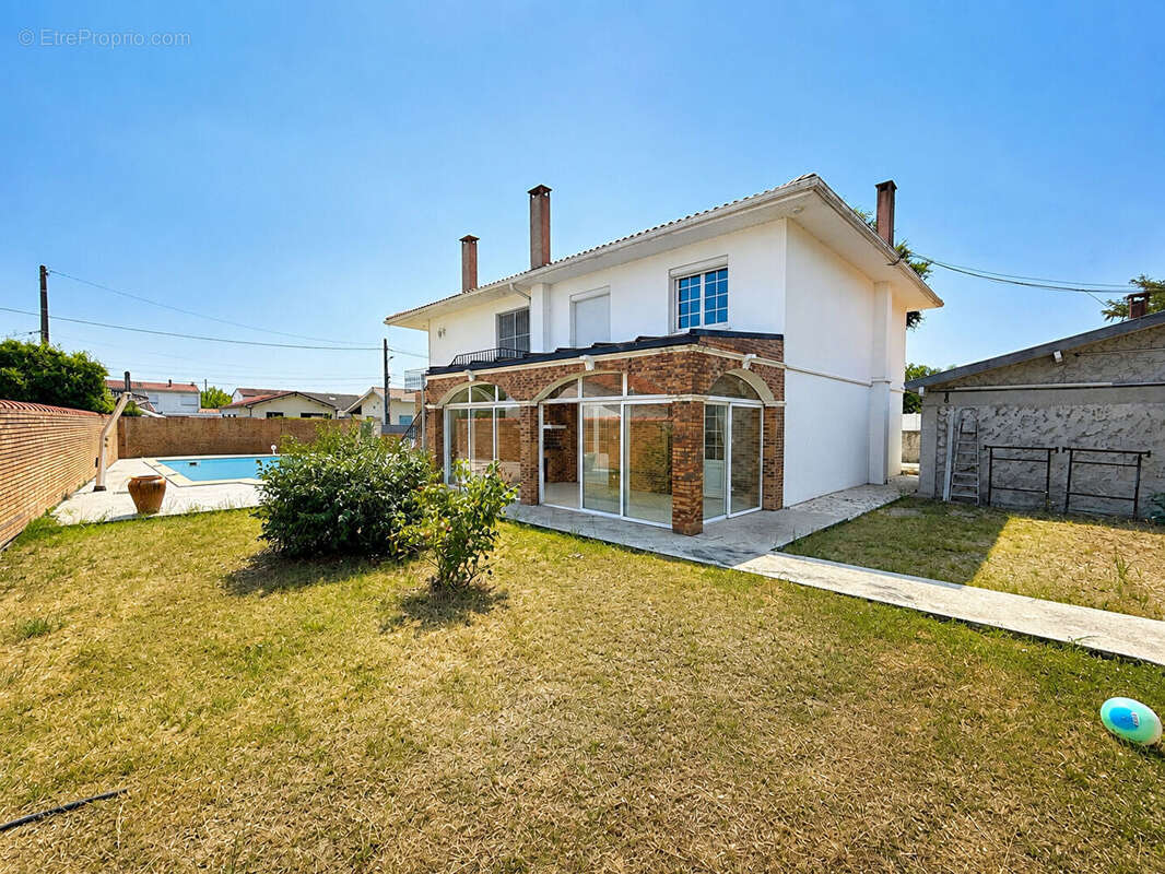 Maison Villenave D Ornon 8 pièce(s) 217 m2 - photo 3