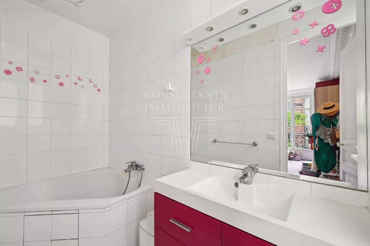 Appartement à PARIS-16E