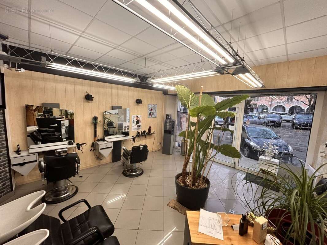 SALON2 - Commerce à CAHORS