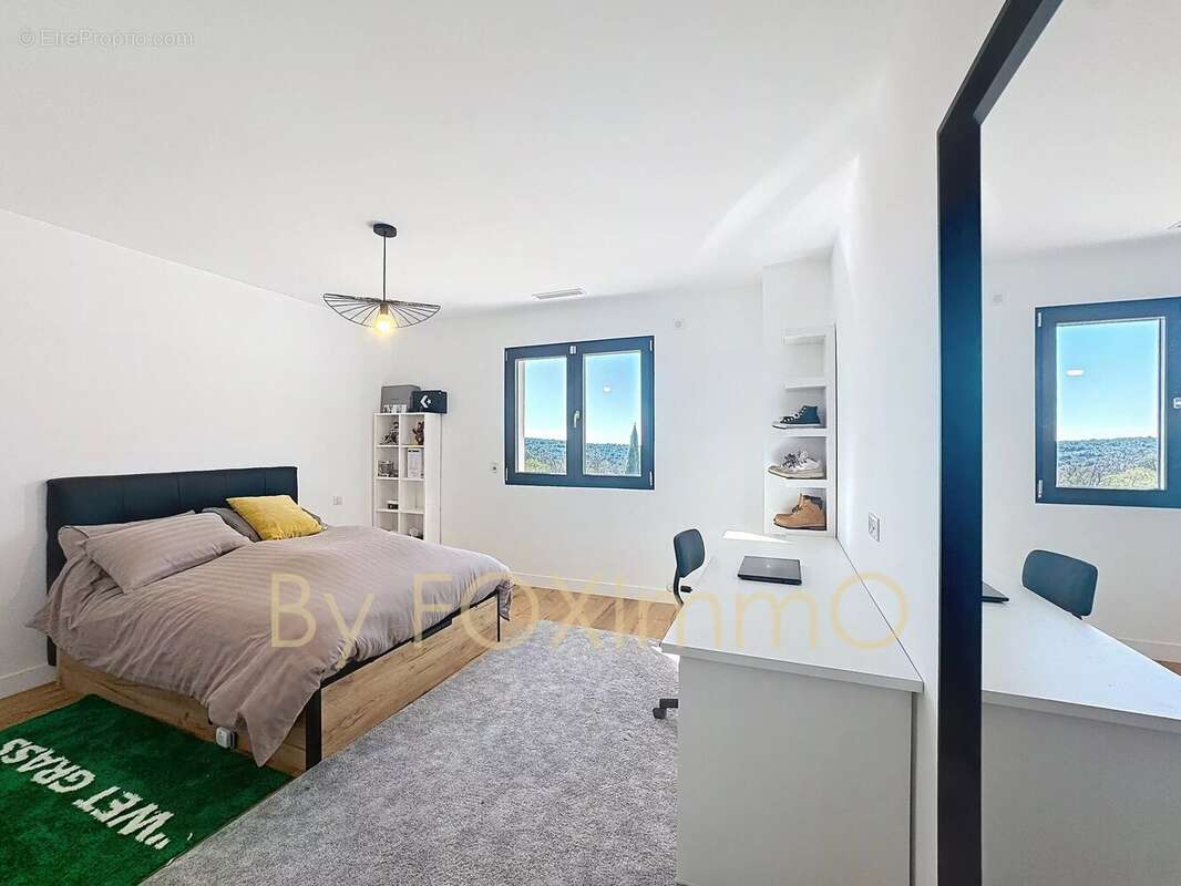 Limte  Vence, villa rénovée 300 m² – 5 suites – Piscine – Position dominante – Bien rare sur le secteur - photo 10