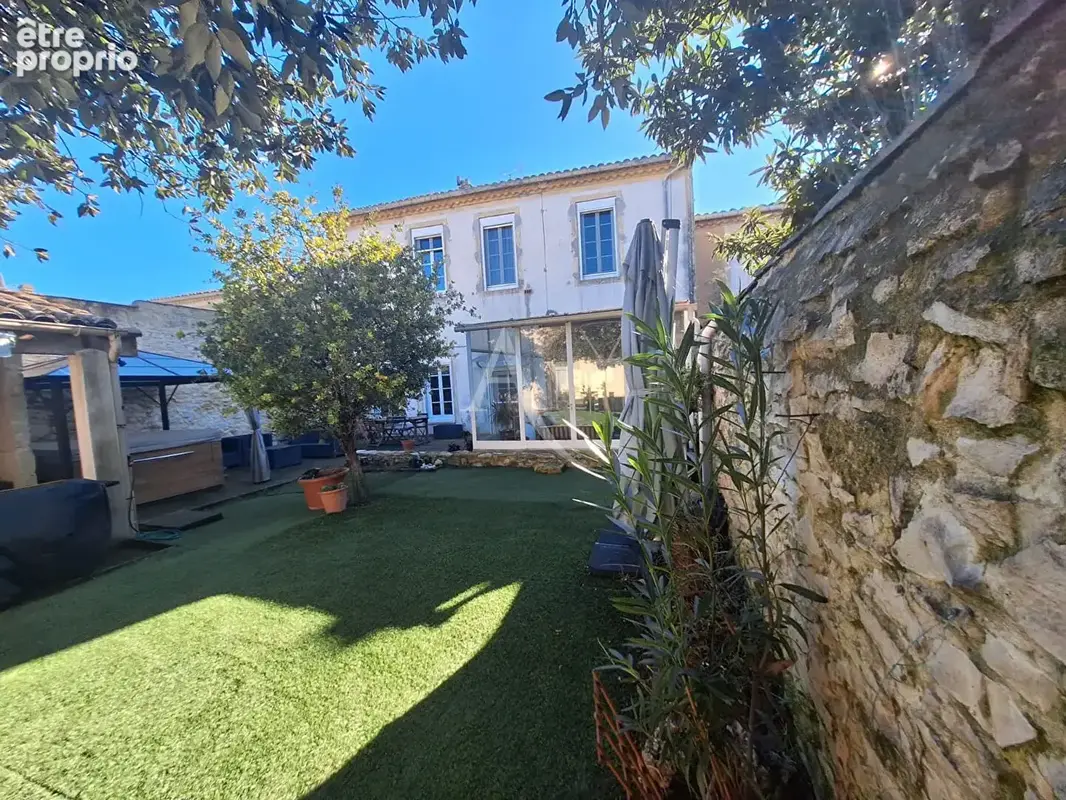 A VENDRE Maison Uchaud 8 pièce(s) 211 m2 - photo 2
