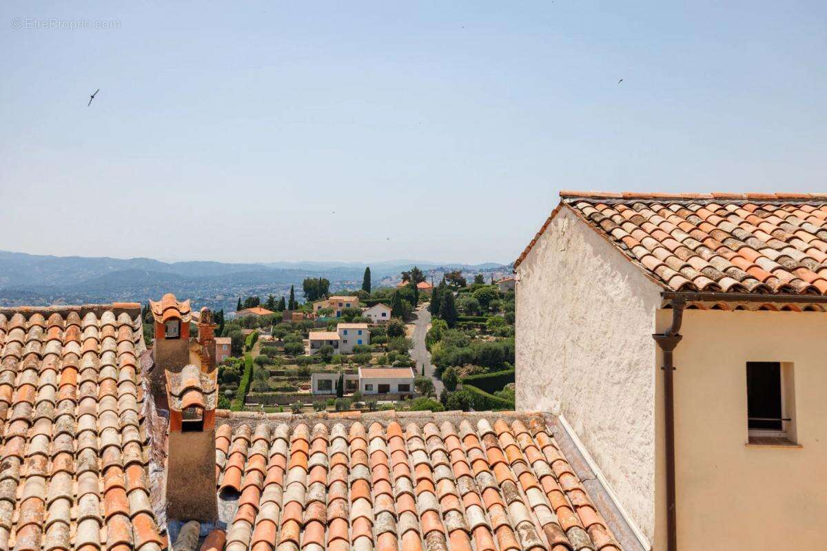 Appartement à CHATEAUNEUF-GRASSE