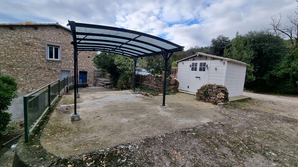 Appartement à LAMALOU-LES-BAINS