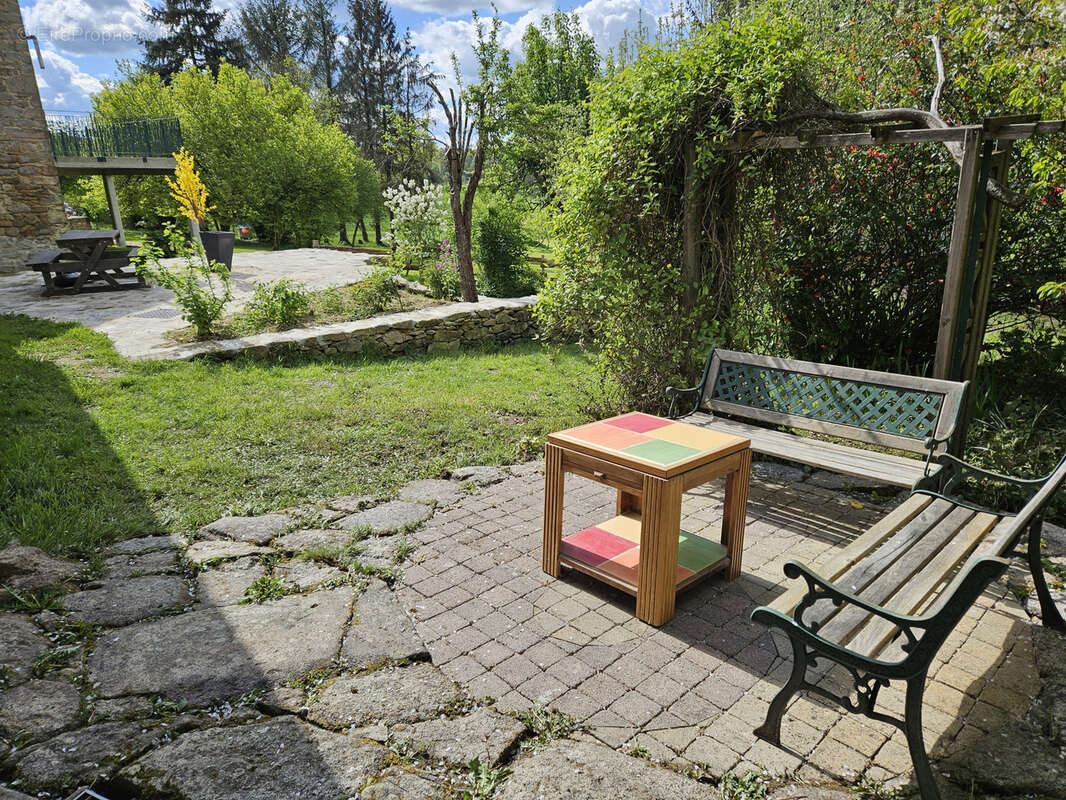 Maison à SAINT-ETIENNE-DE-FURSAC