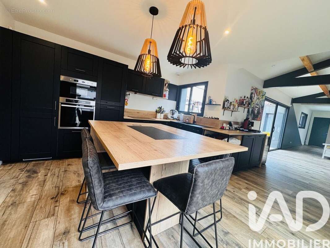 Maison 195 m² à Dompierre-Sur-Mer  - photo 5