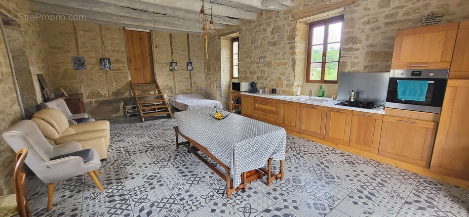 Magnifique maison en pierre restaurée avec piscine - photo 14