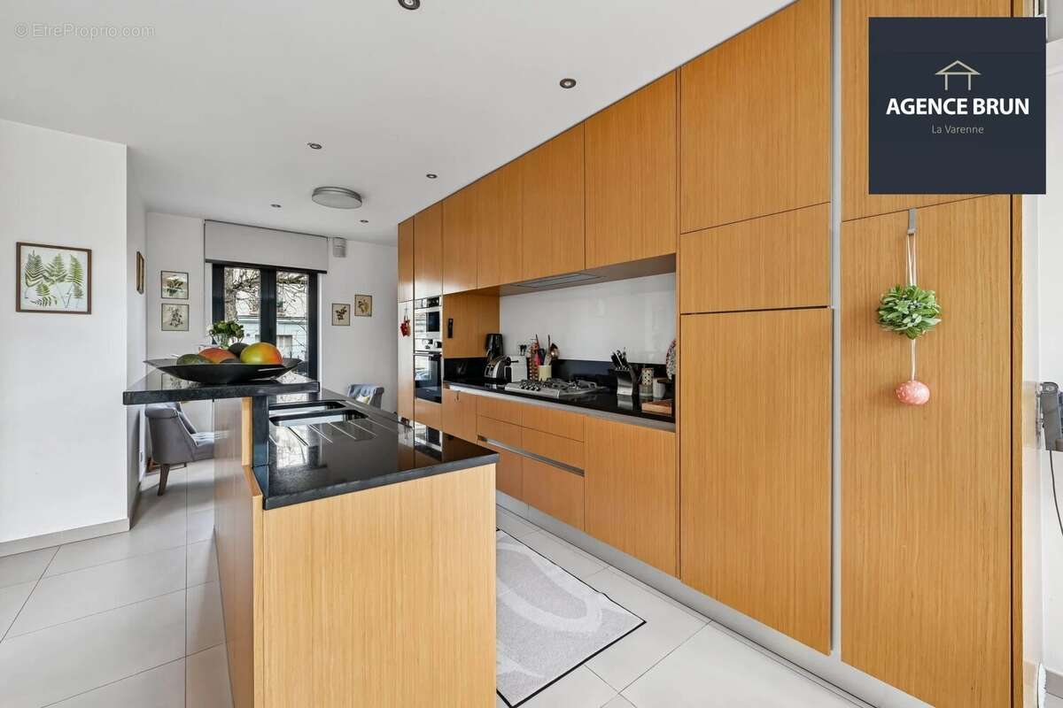 Maison à SAINT-MAUR-DES-FOSSES