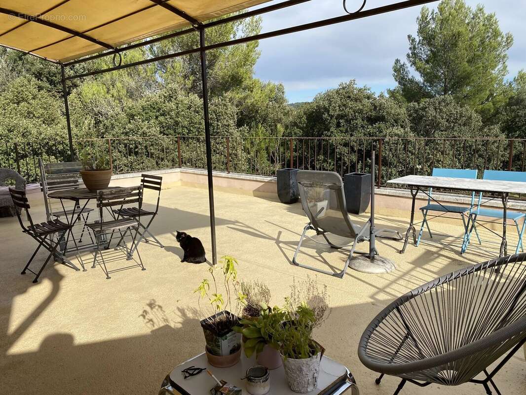 Appartement à CABRIERES-D'AVIGNON