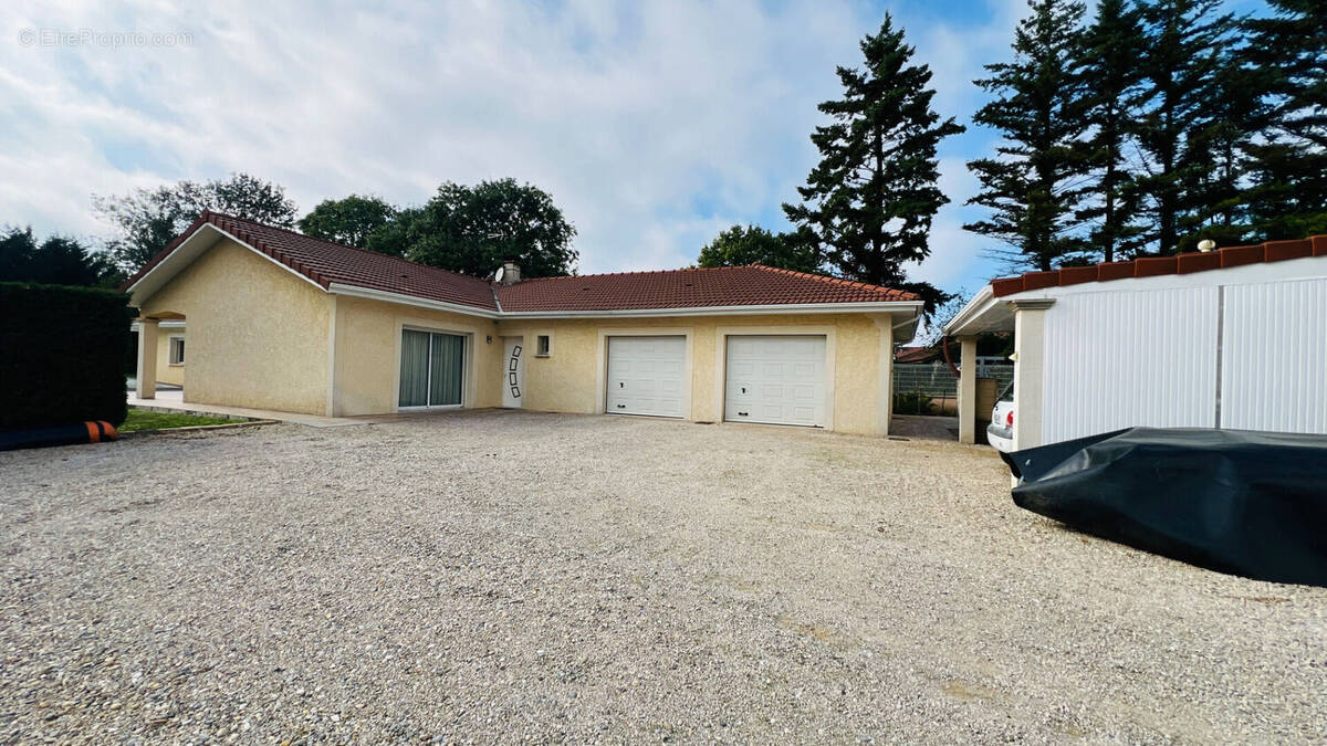 Maison à SAINT-DENIS-EN-BUGEY