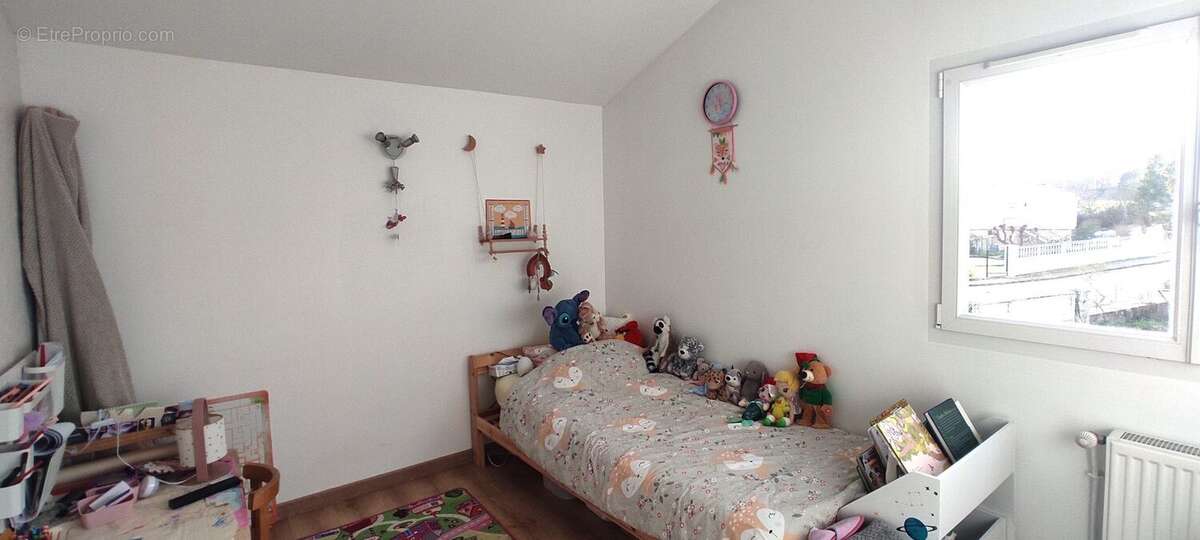Maison 84 m² à Saint-Cesaire  - photo 7