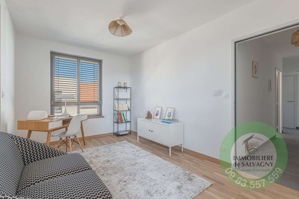 Appartement à LA TOUR-DE-SALVAGNY