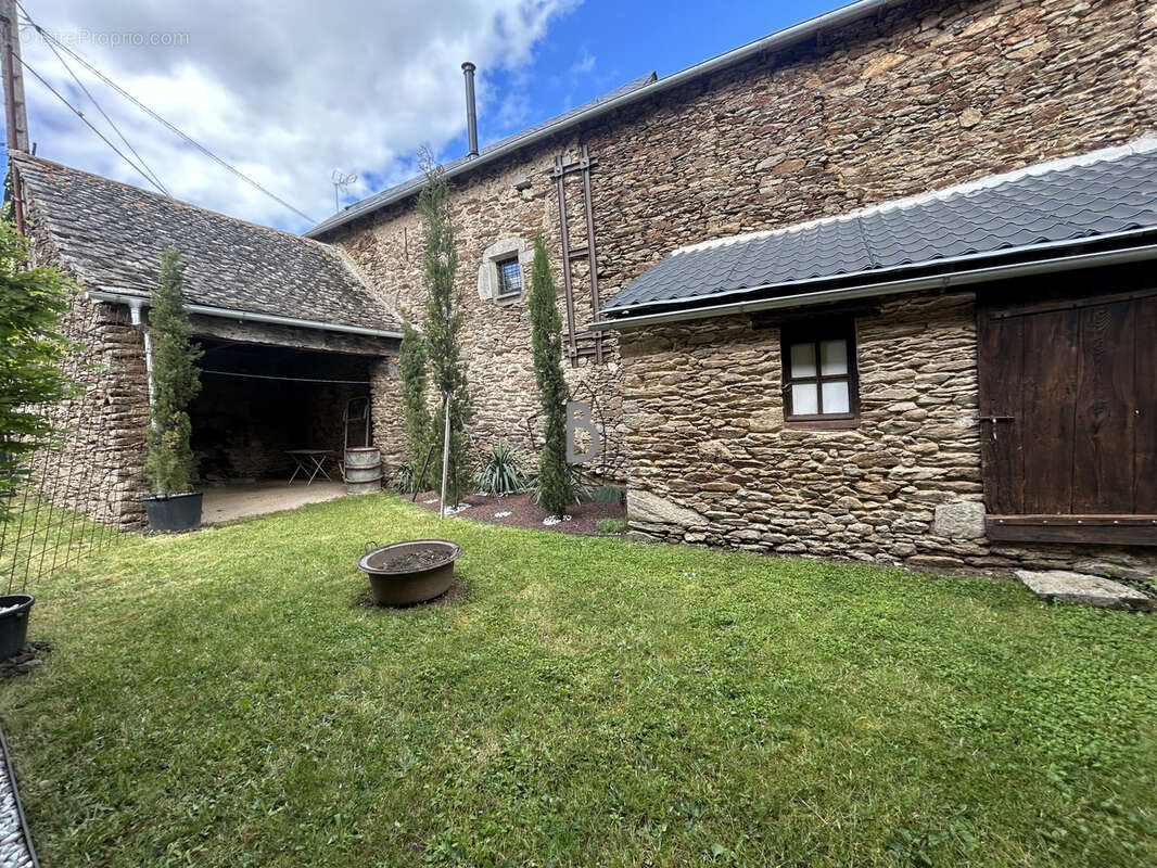 Maison à PRADINAS