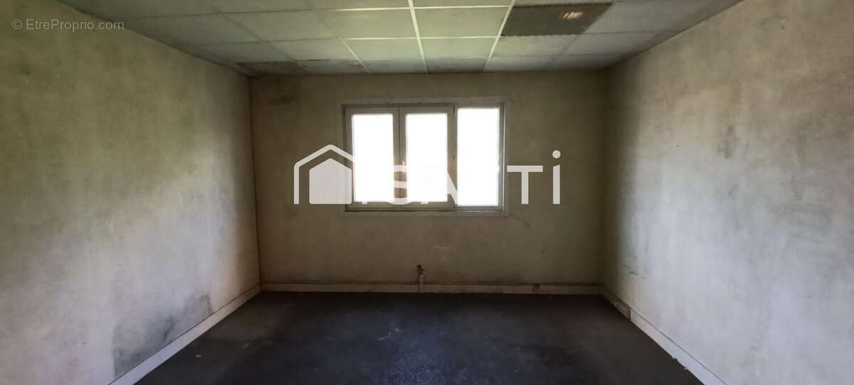 Commerce 508 m² à Parcay-Meslay  - photo 4