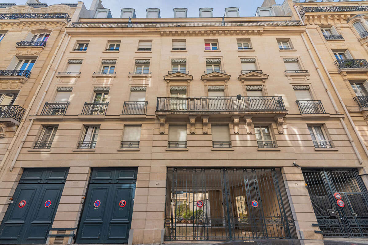 Appartement à PARIS-8E