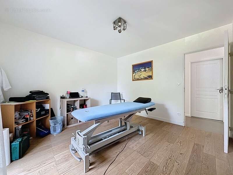 Commerce à SAINT-CYR-SUR-LOIRE