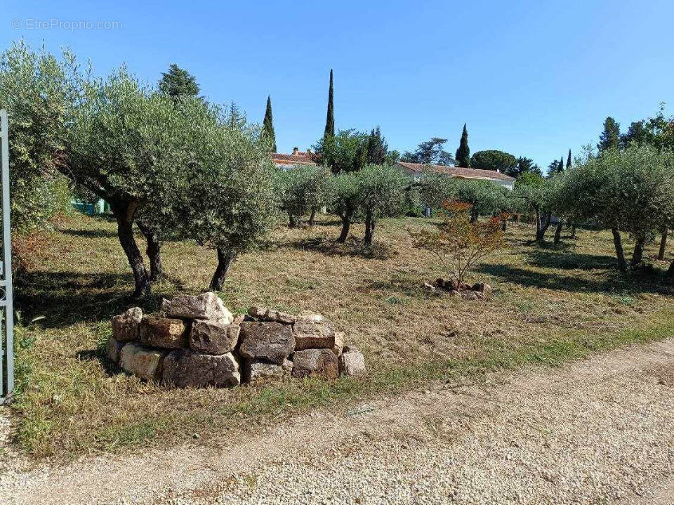 Terrain à AUBIGNAN