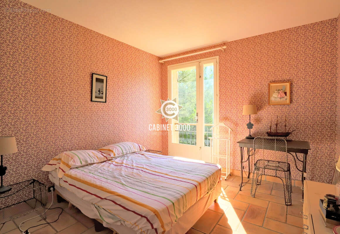 Maison à LE REVEST-LES-EAUX