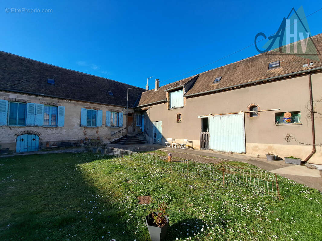 Maison à VINNEUF
