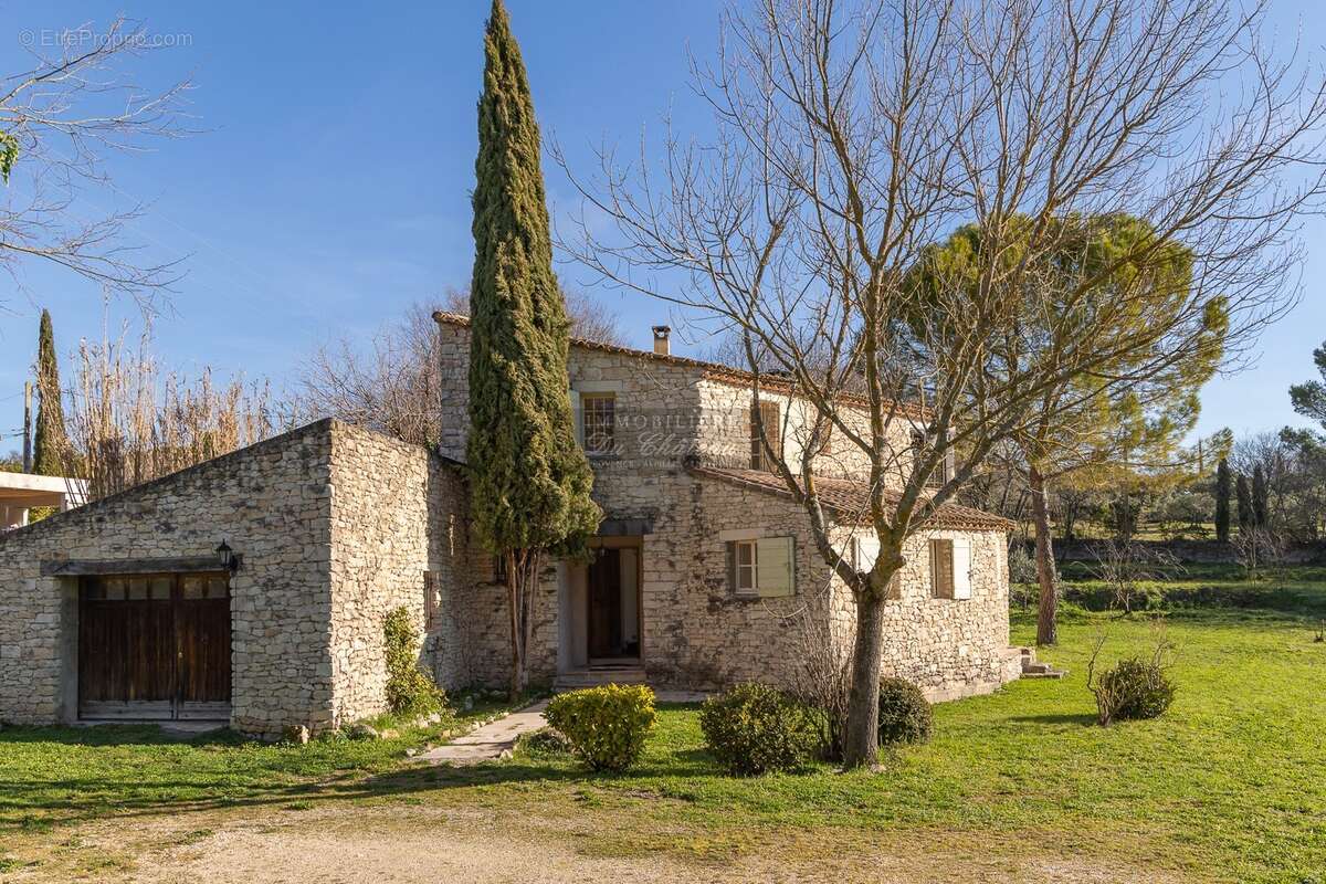 Maison à GORDES