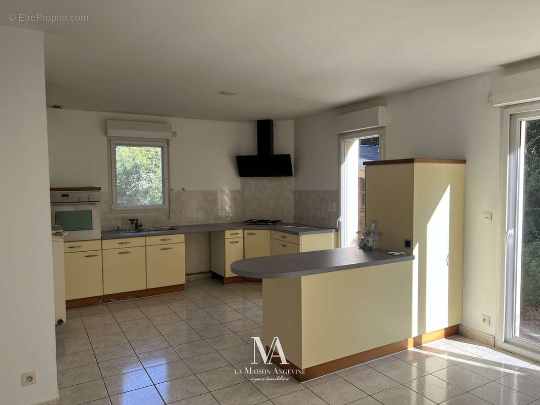 ***maison familiale - st jean de linieres*** - photo 4