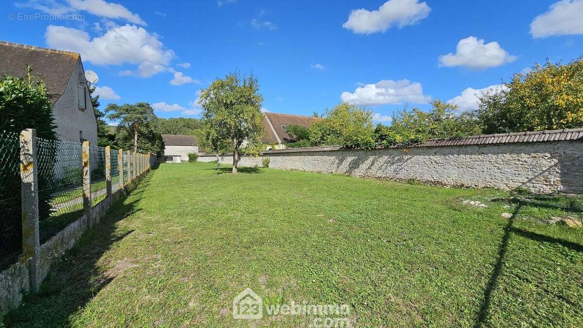 Une façade de 12 mètres. - Terrain à VAYRES-SUR-ESSONNE