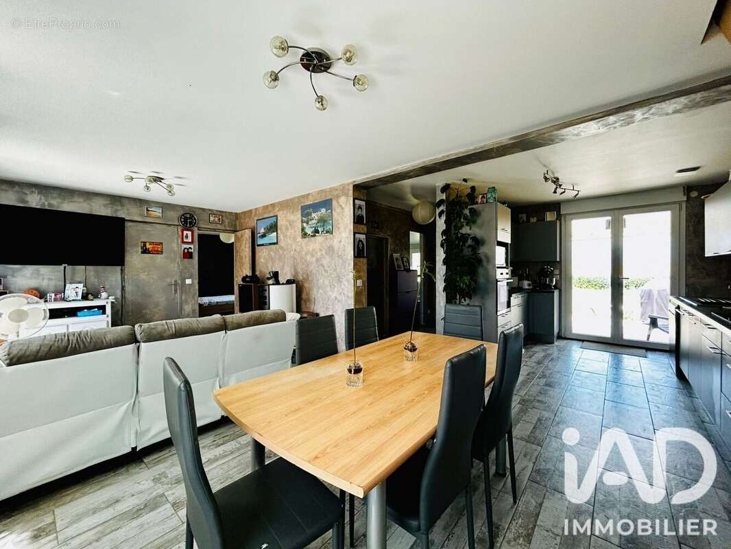 Maison 82 m² à Oysonville  - photo 3