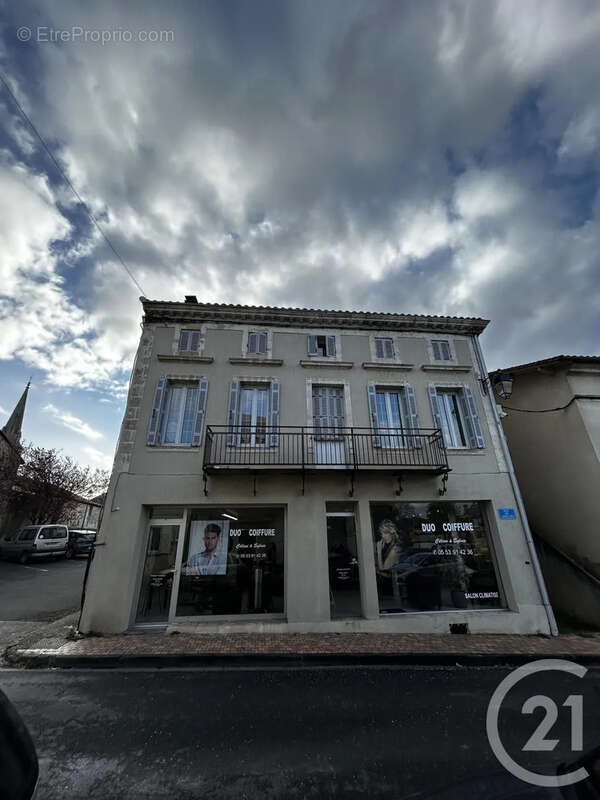 Maison à LA ROCHE-CHALAIS