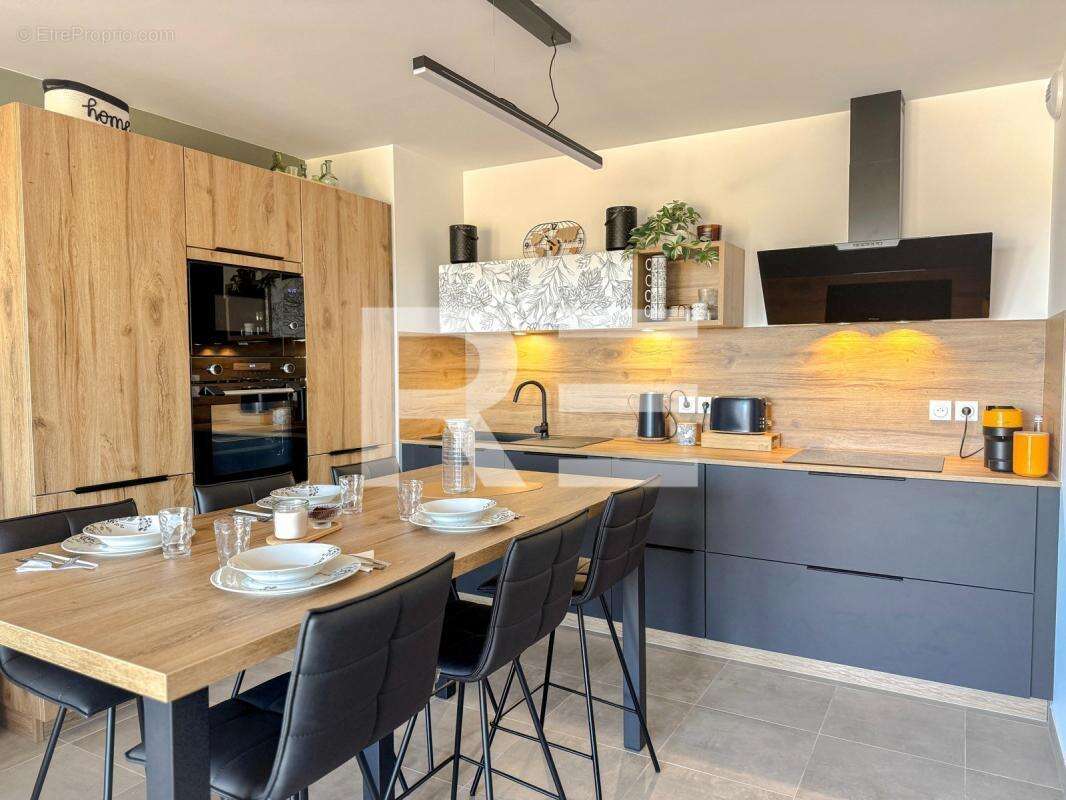 Appartement à GARONS