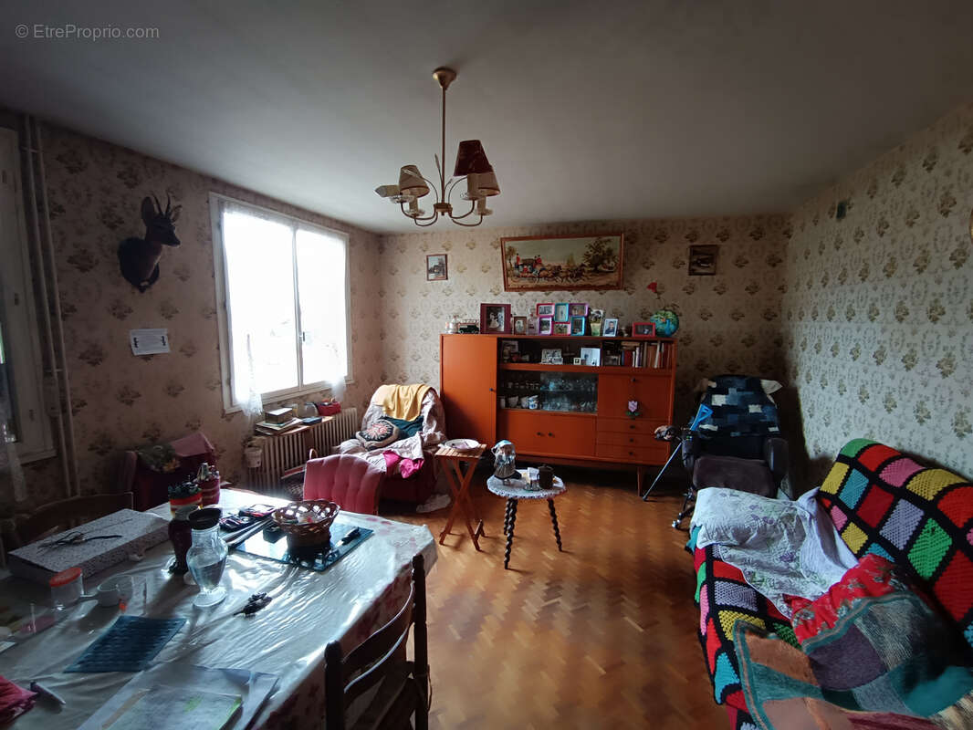Maison à rénover avec garage - photo 4