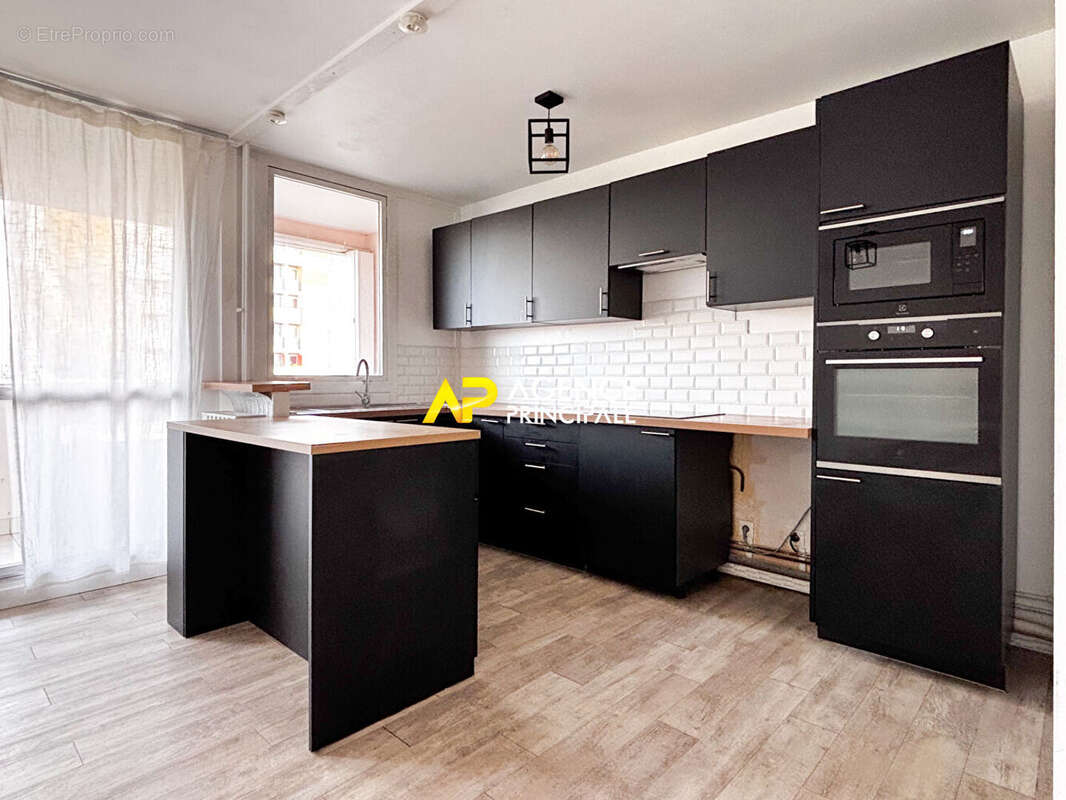 Appartement à SARTROUVILLE