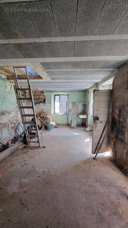 Maison à LE LAC-D&#039;ISSARLES