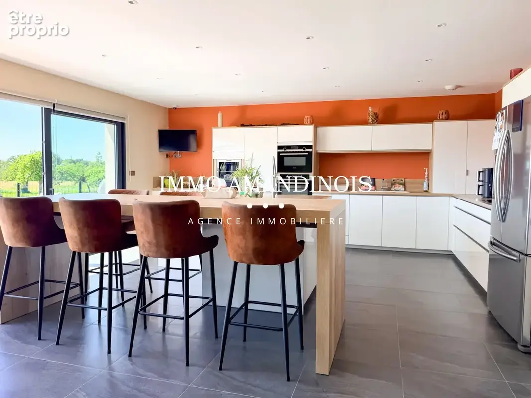 Rare plain pied de 246 m2 - 4 ch. - bureau - double garage sur 3000 m2 - photo 5