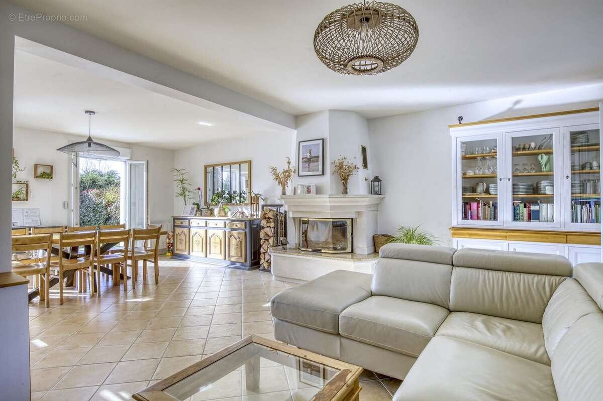 Maison à LES MOLIERES